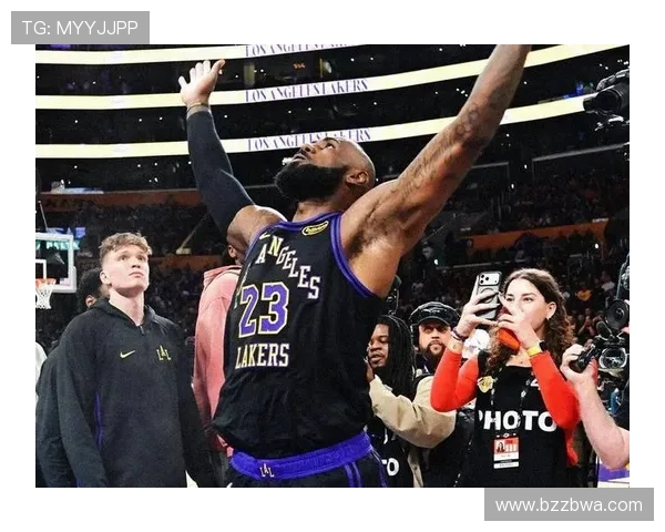 NBA赛季更新：詹姆斯带领湖人队重返巅峰，杜兰特与字母哥争夺MVP大奖